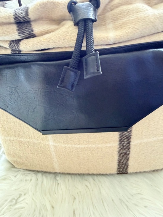 BEIS The Messenger Tote Backpack  Cream Plaid Wool Blend Black Trim  Preowned main image 9